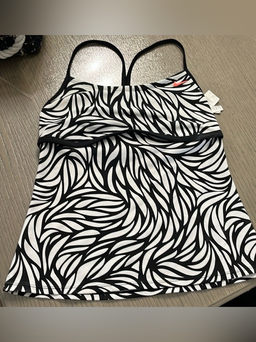 Nike Women Size M Tankini Top  Black/White Striped Crossback Swimwear EUC